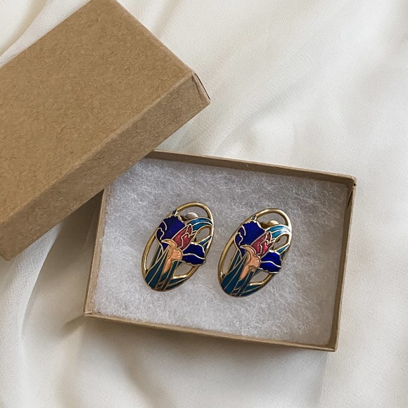 VTG Gold Oval Iris Flower Clip Earrings - Picture 6 of 7